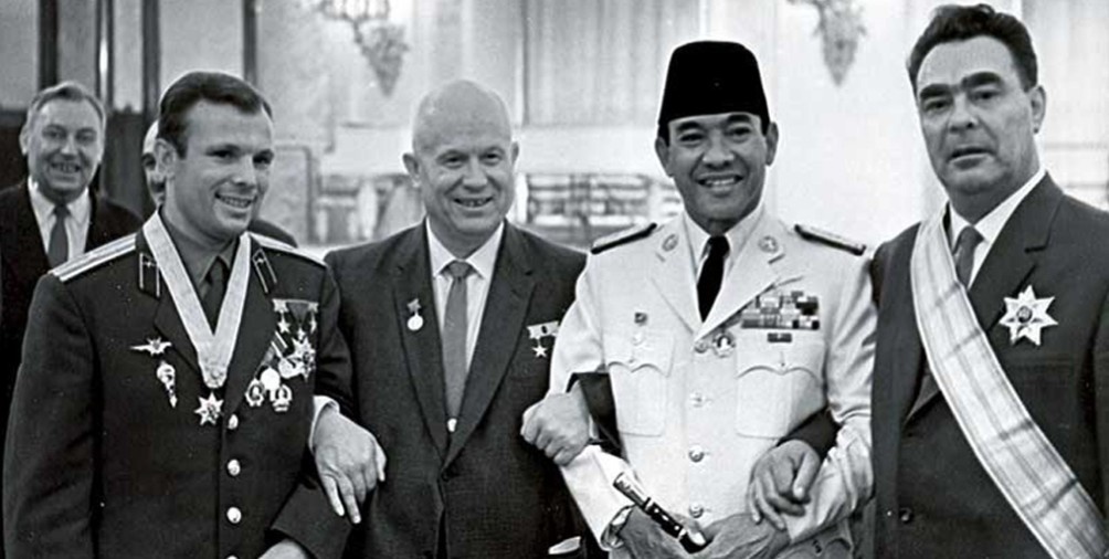 Di Balik Gaya Busana Sukarno: Antara Kharisma, Wibawa, dan Kepemimpinan